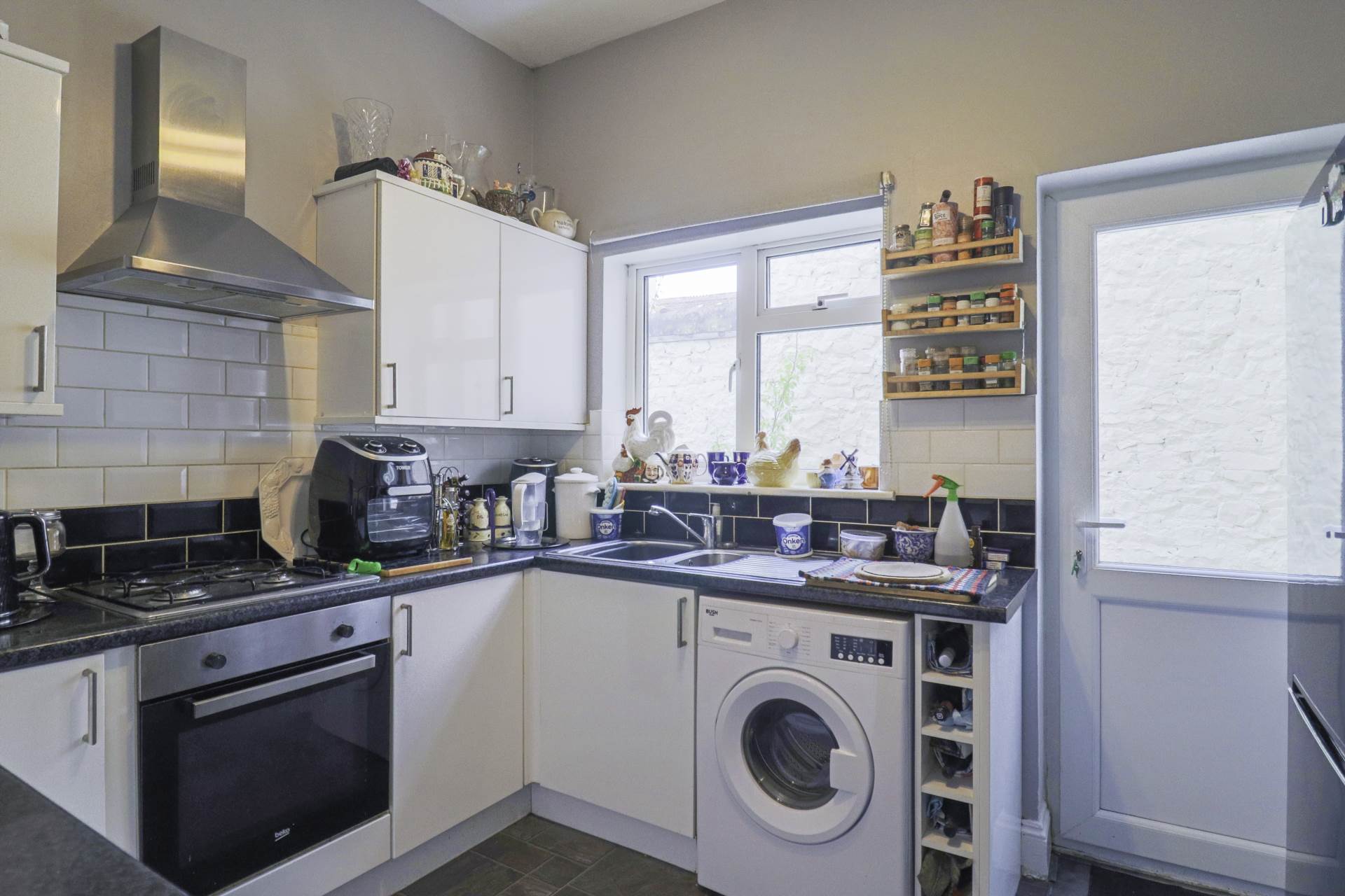 Alfred Street - Centrally Located, Image 7
