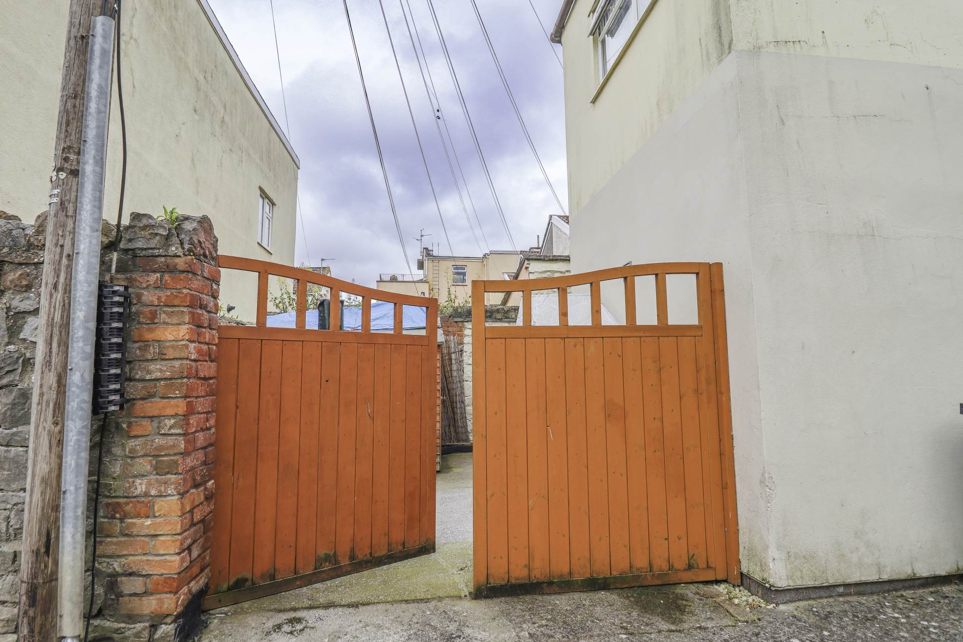 Alfred Street - Centrally Located, Image 9