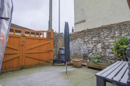 Alfred Street - Centrally Located, Image 10
