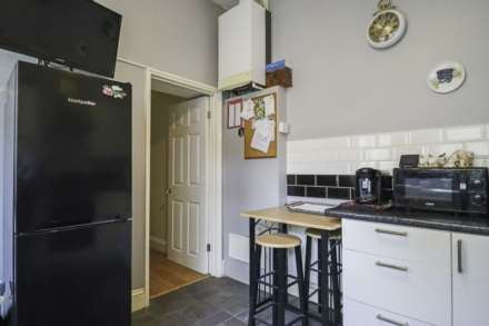 Alfred Street - Centrally Located, Image 11