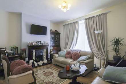 Alfred Street - Centrally Located, Image 2