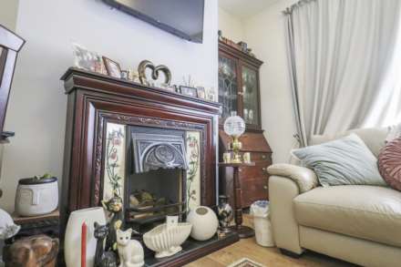 Alfred Street - Centrally Located, Image 3