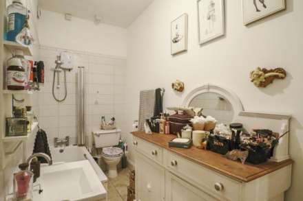 Alfred Street - Centrally Located, Image 5