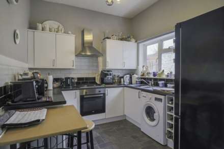 Alfred Street - Centrally Located, Image 6