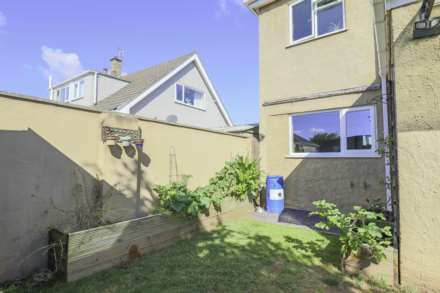 Saville Crescent - Stunningly Presented Family Home, Image 22