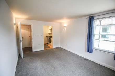 Royal Crescent**First Floor Flat**Beautifully Presented**Parking**Ideal Location**, Image 6