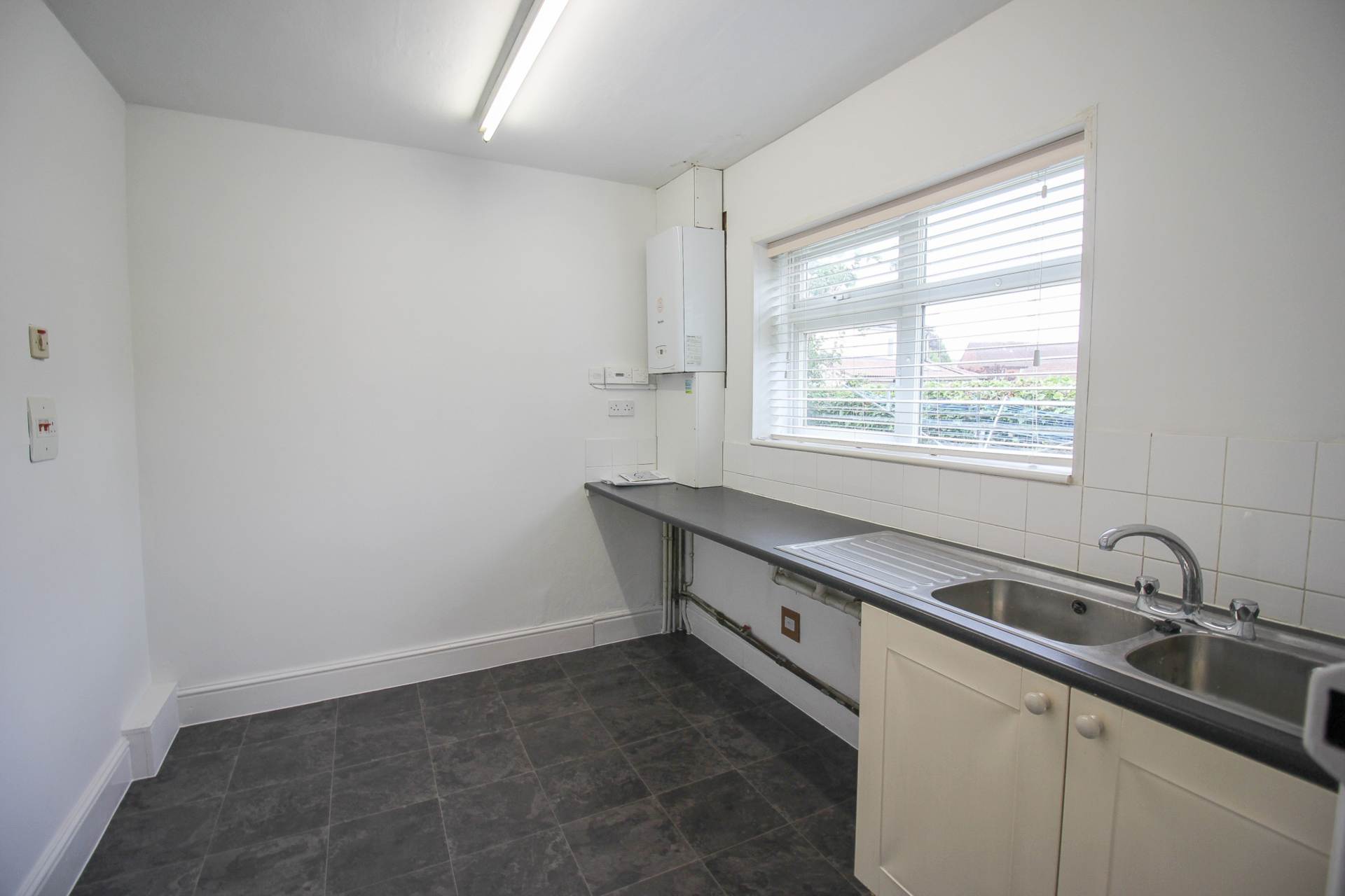 Locking Road**4-5 Bedroom House**Two Bedroom House**Huge Income Potential**, Image 10
