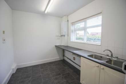 Locking Road**4-5 Bedroom House**Two Bedroom House**Huge Income Potential**, Image 10