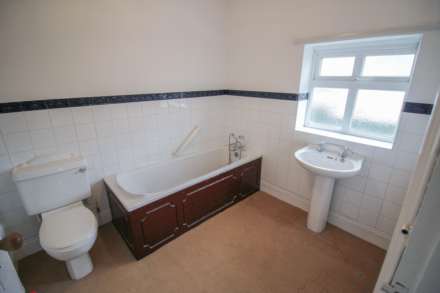 Locking Road**4-5 Bedroom House**Two Bedroom House**Huge Income Potential**, Image 16