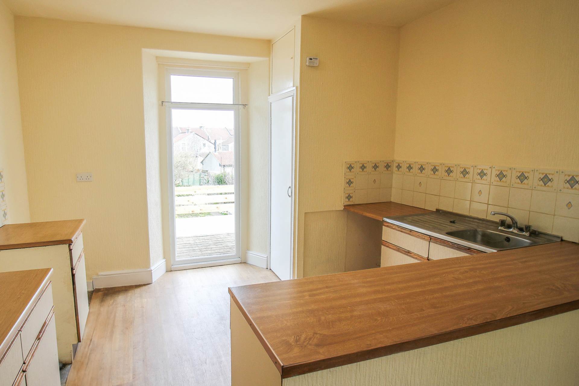 Desirable Location**Roof Terrace**Garden**Parking**, Image 3