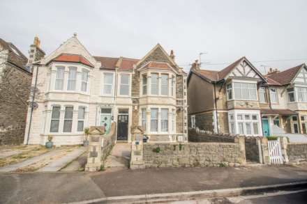 2 Bedroom Flat, Desirable Location**Roof Terrace**Garden**Parking**