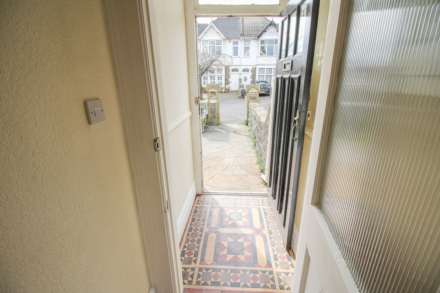 Desirable Location**Roof Terrace**Garden**Parking**, Image 10