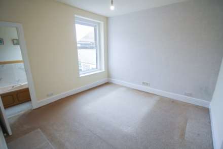 Desirable Location**Roof Terrace**Garden**Parking**, Image 7