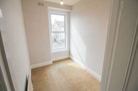 Desirable Location**Roof Terrace**Garden**Parking**, Image 8