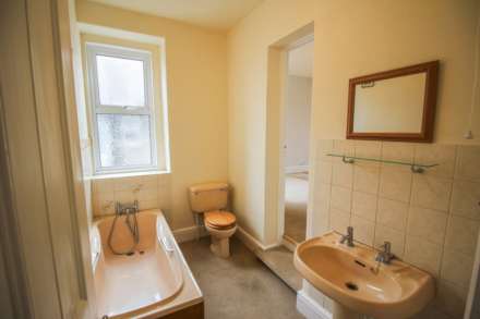 Desirable Location**Roof Terrace**Garden**Parking**, Image 9