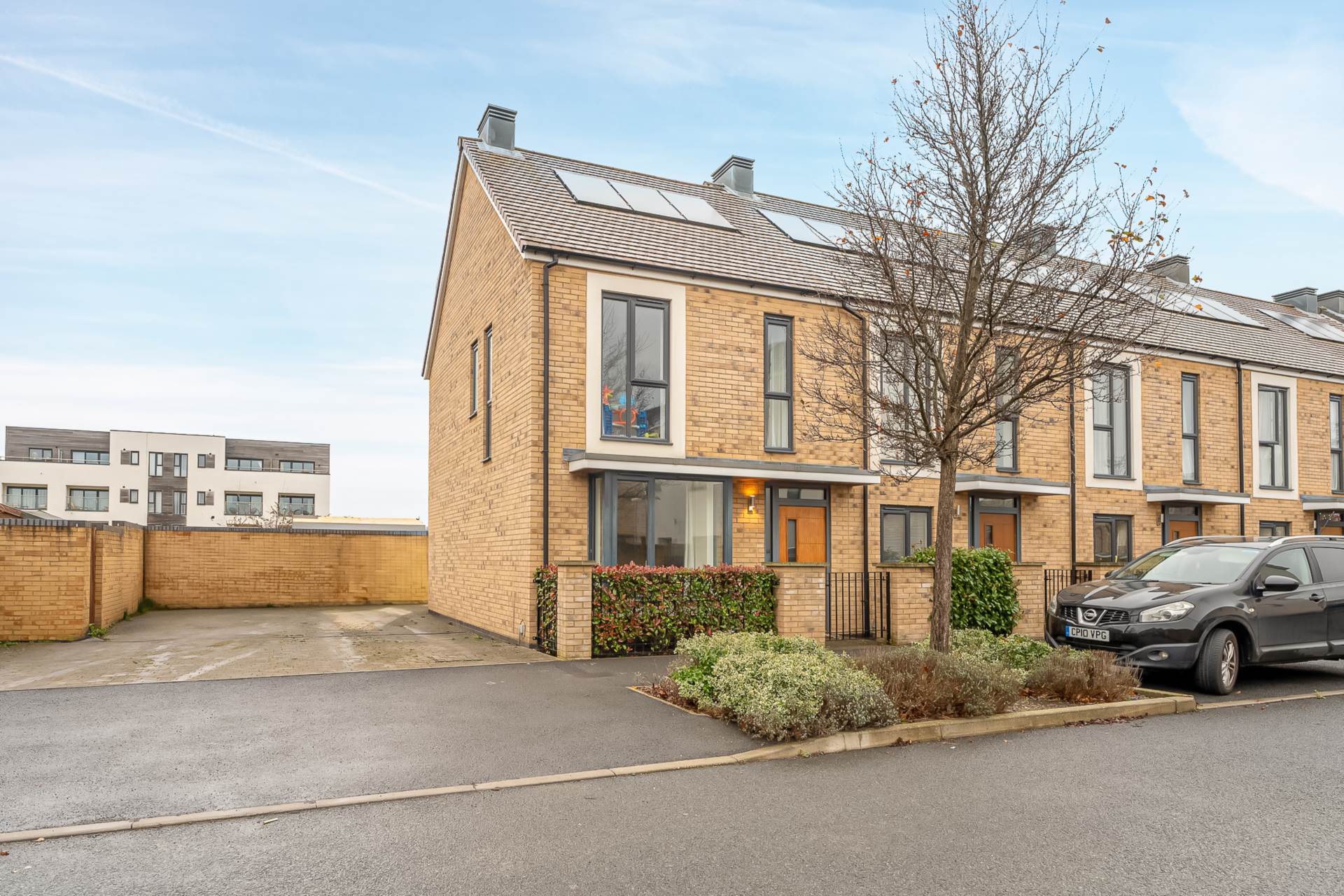 Garland Avenue, Locking Parklands, Image 1