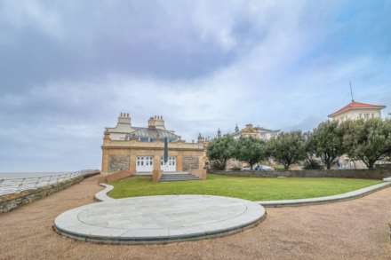 Doctor Foxs, Knightstone Island, Image 19