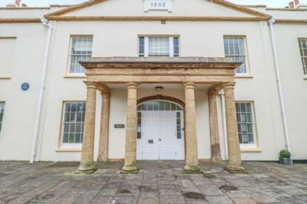 Doctor Foxs, Knightstone Island, Image 20