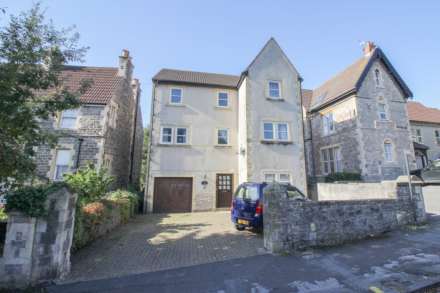 Victoria Quadrant, Large House with Ground Floor Flat