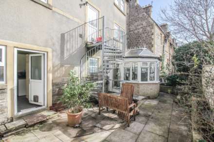 Victoria Quadrant, Large House with Ground Floor Flat, Image 19