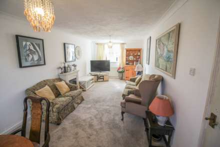 Victoria Quadrant, Large House with Ground Floor Flat, Image 3