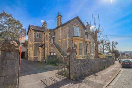 2 Bedroom Flat, Arundell Road, Hillside