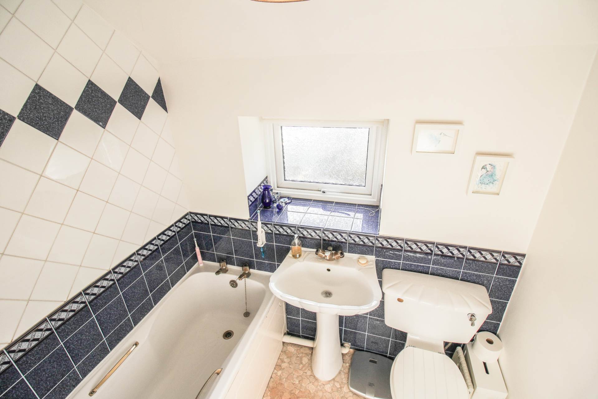 Charming Centrally Located Cottage, Cheddar, Image 12