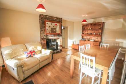 Charming Centrally Located Cottage, Cheddar, Image 2
