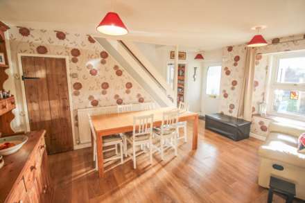 Charming Centrally Located Cottage, Cheddar, Image 3