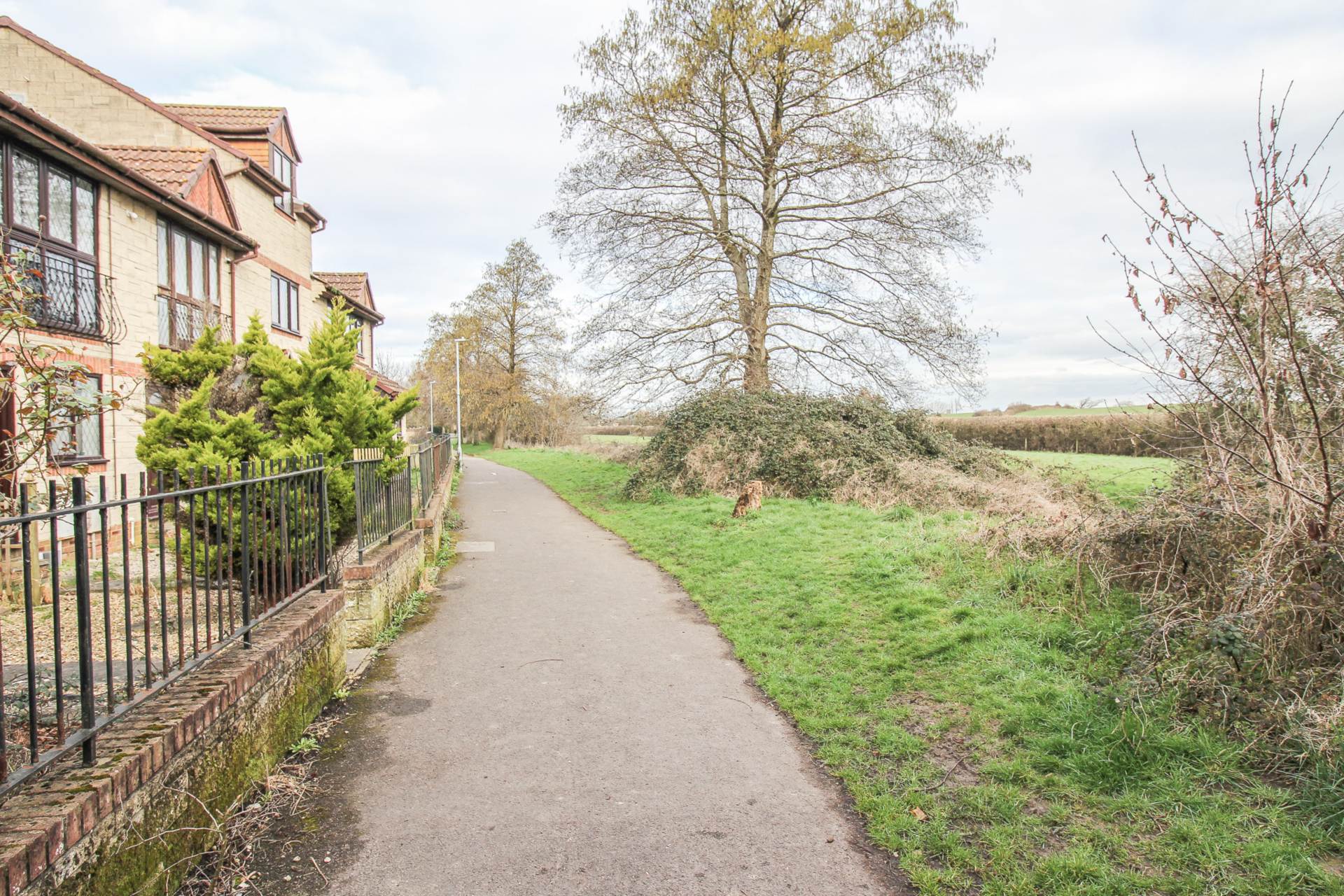 Warrilow Close - Worle**3 Bedrooms**Lovely Front Aspect Views**No Onward Chain**, Image 2