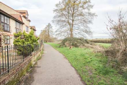 Warrilow Close - Worle**3 Bedrooms**Lovely Front Aspect Views**No Onward Chain**, Image 2