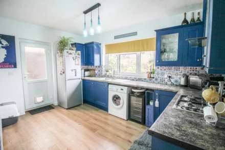 Bleadon Hill**Fantastic Location**Two Double Bedrooms**Stunningly Presented**Garage & Parking**, Image 9