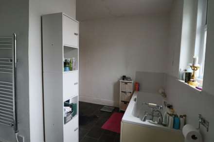 Severn Road**Large 915 SQ FT First Floor Flat**Two Bedrooms**Close To Sea Front**, Image 10