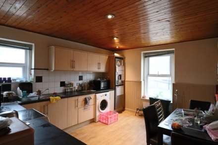 Severn Road**Large 915 SQ FT First Floor Flat**Two Bedrooms**Close To Sea Front**, Image 4