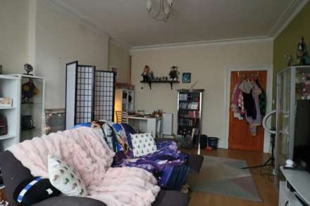 Severn Road**Large 915 SQ FT First Floor Flat**Two Bedrooms**Close To Sea Front**, Image 6