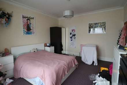 Severn Road**Large 915 SQ FT First Floor Flat**Two Bedrooms**Close To Sea Front**, Image 8