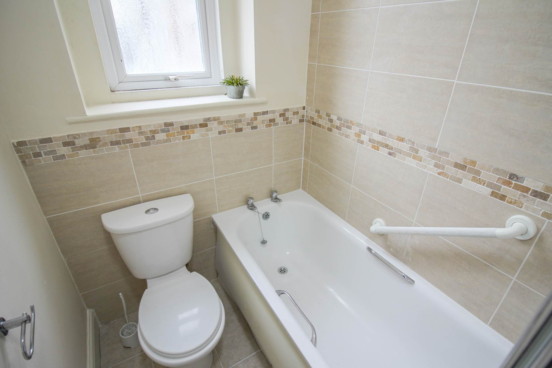 Weston-super-Mare**2 Minutes to Sea Front**Ground Floor**Two Double Bedrooms**, Image 10