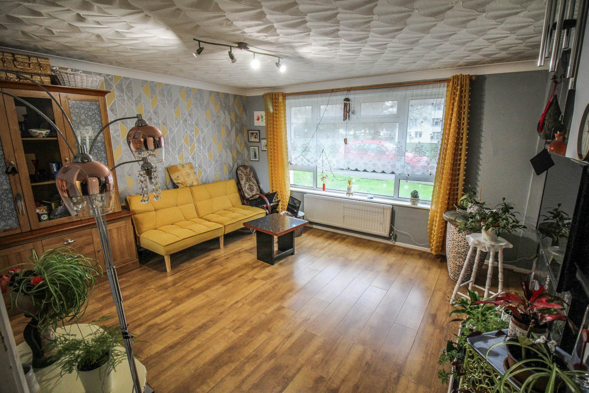 Weston super Mare**2 Bedroom Ground Floor Flat with Garden**, Image 2