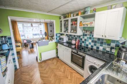 Weston super Mare**2 Bedroom Ground Floor Flat with Garden**, Image 4