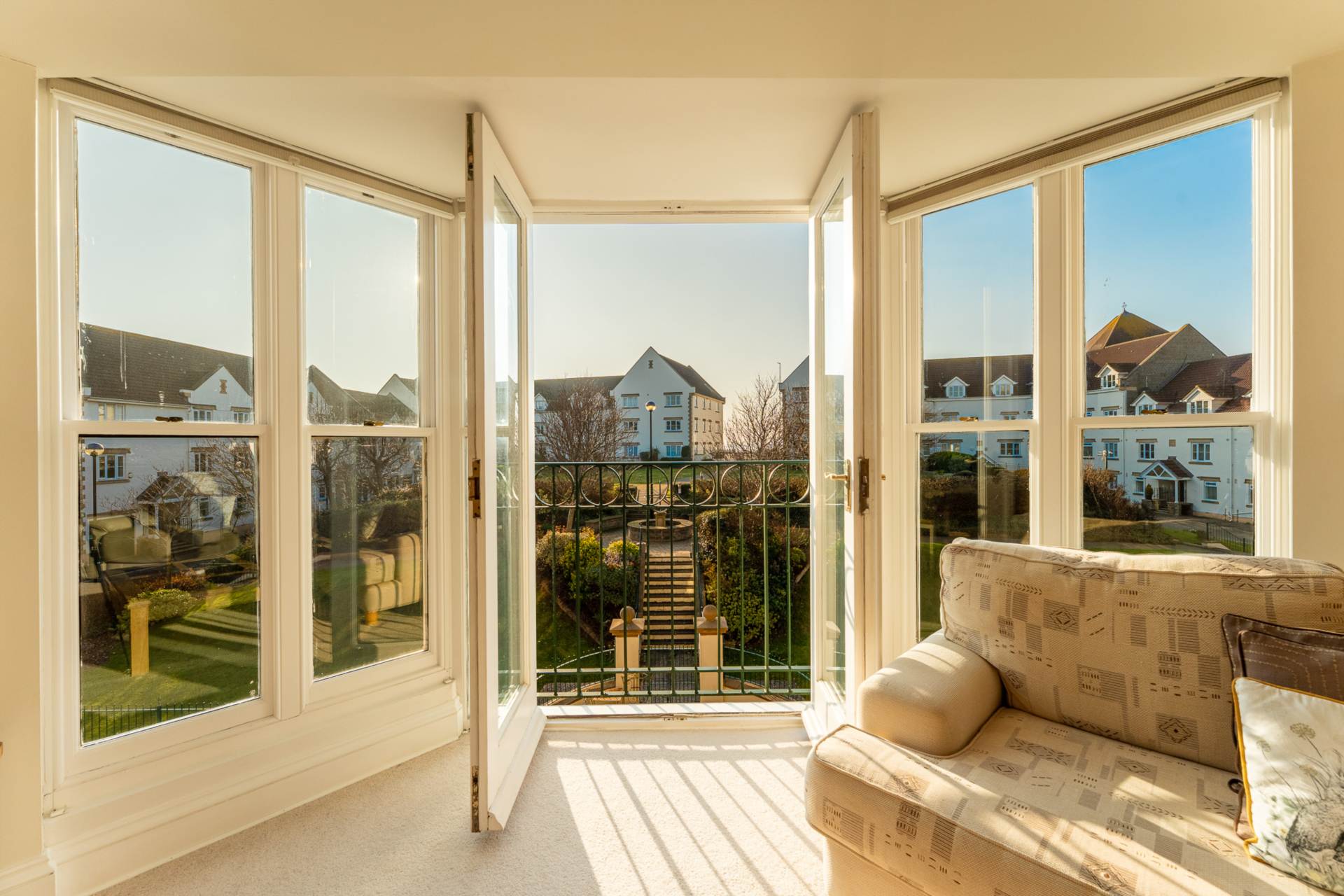 Royal Court, Royal Sands**Stunningly Presented Throughout**, Image 4