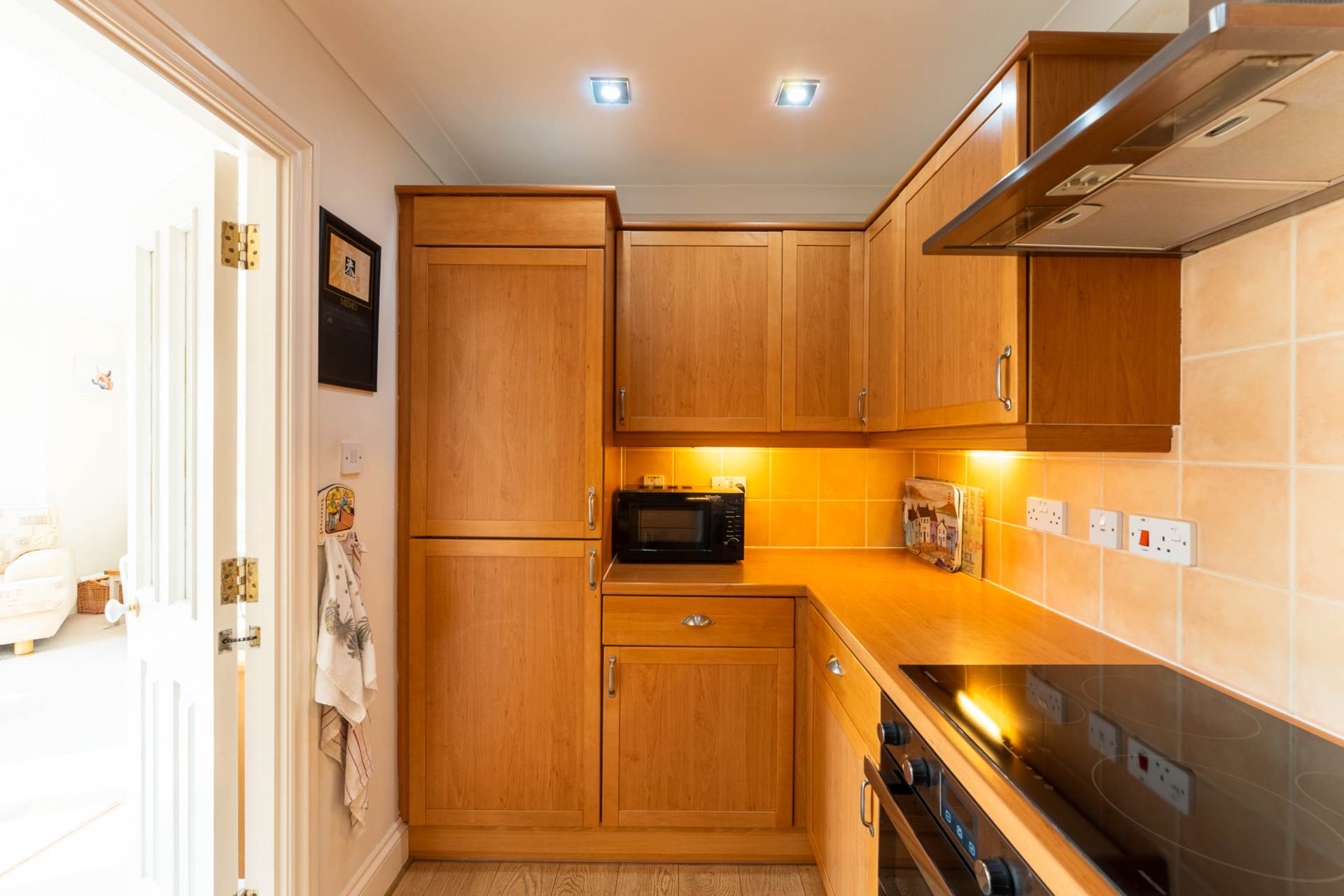 Royal Court, Royal Sands**Stunningly Presented Throughout**, Image 9
