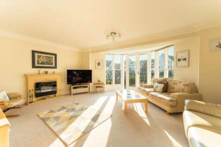 Royal Court, Royal Sands**Stunningly Presented Throughout**, Image 3