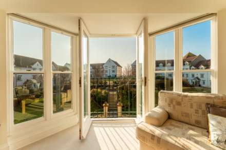 Royal Court, Royal Sands**Stunningly Presented Throughout**, Image 4