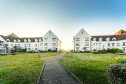 Royal Court, Royal Sands**Stunningly Presented Throughout**, Image 7