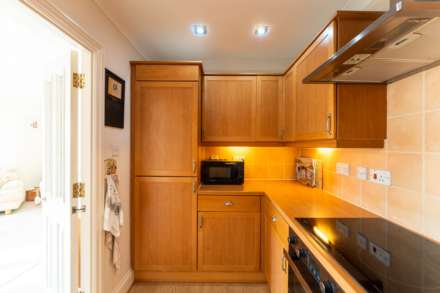 Royal Court, Royal Sands**Stunningly Presented Throughout**, Image 9