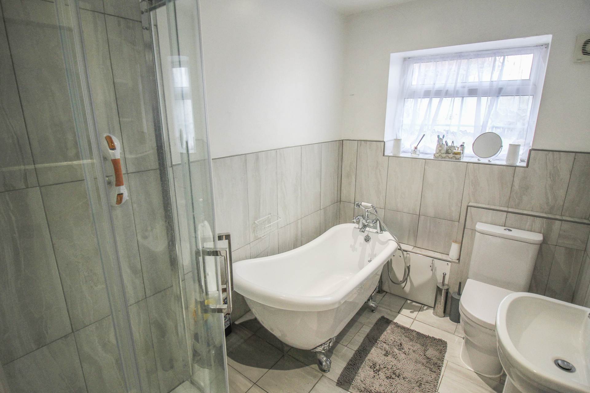 Uphill**Ground Floor Flat**Two Double Bedrooms**Garden Area**Parking**, Image 9