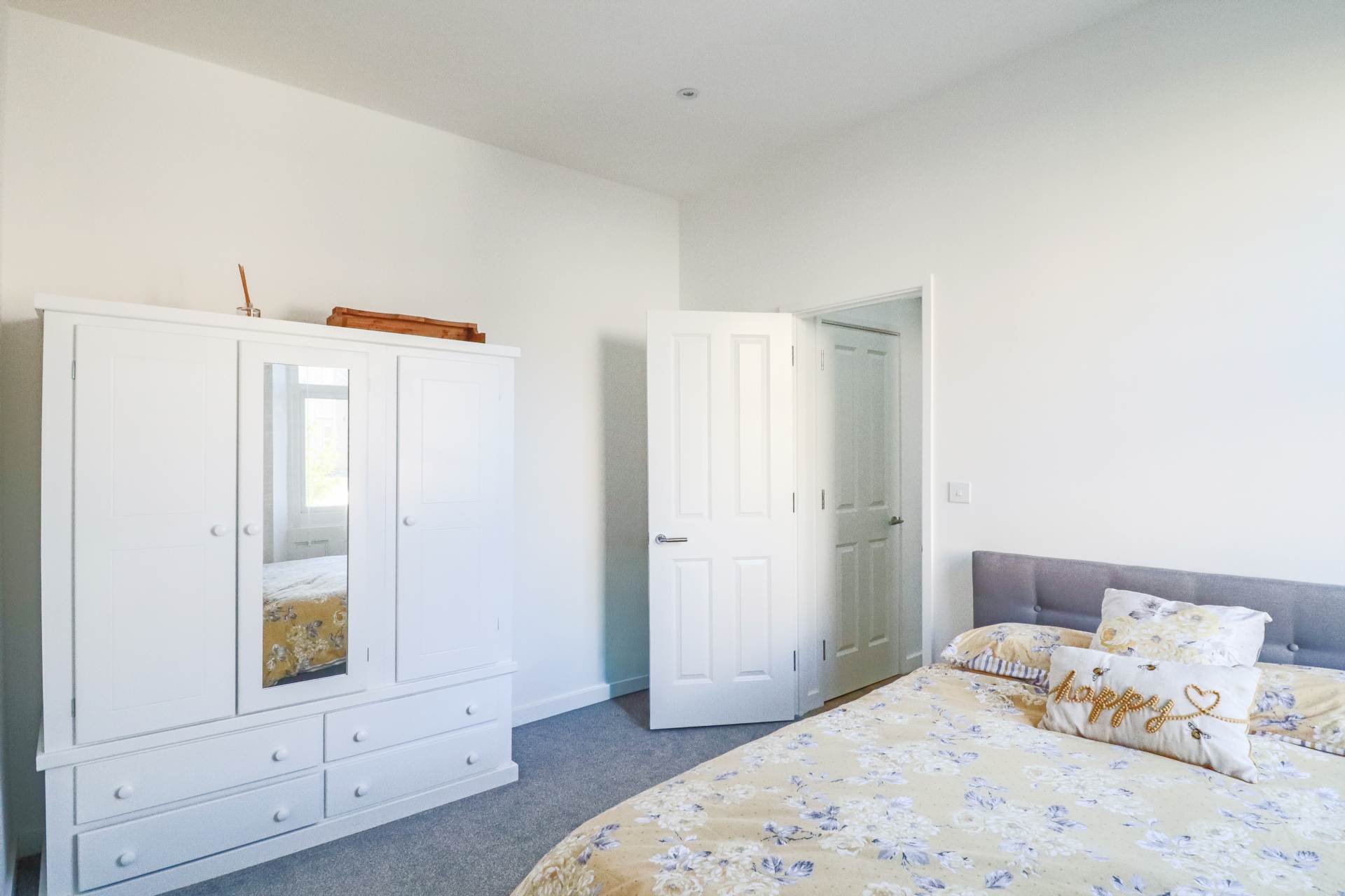 Bristol Road Lower, Modern Hillside Apartment, Image 13