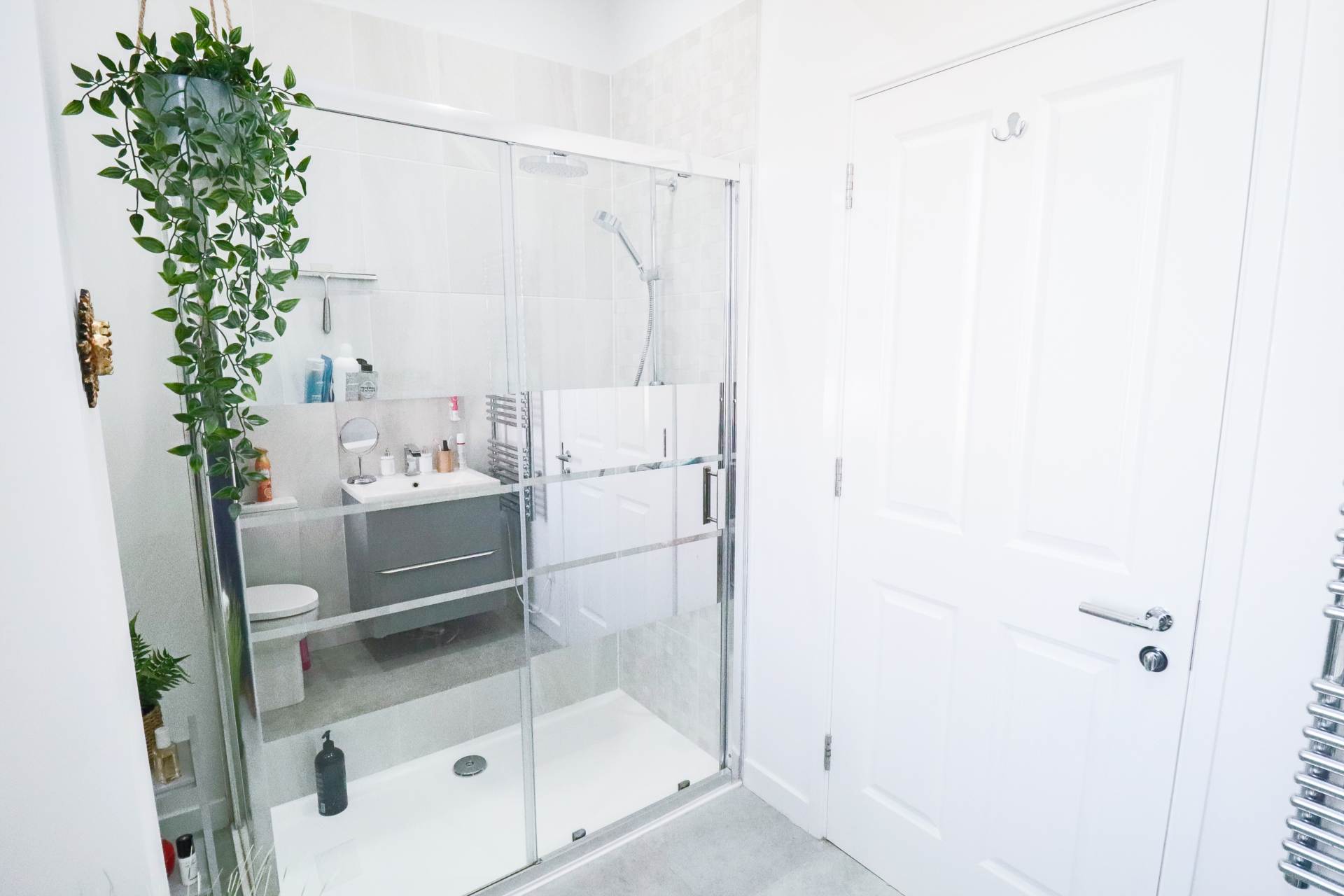 Bristol Road Lower, Modern Hillside Apartment, Image 15