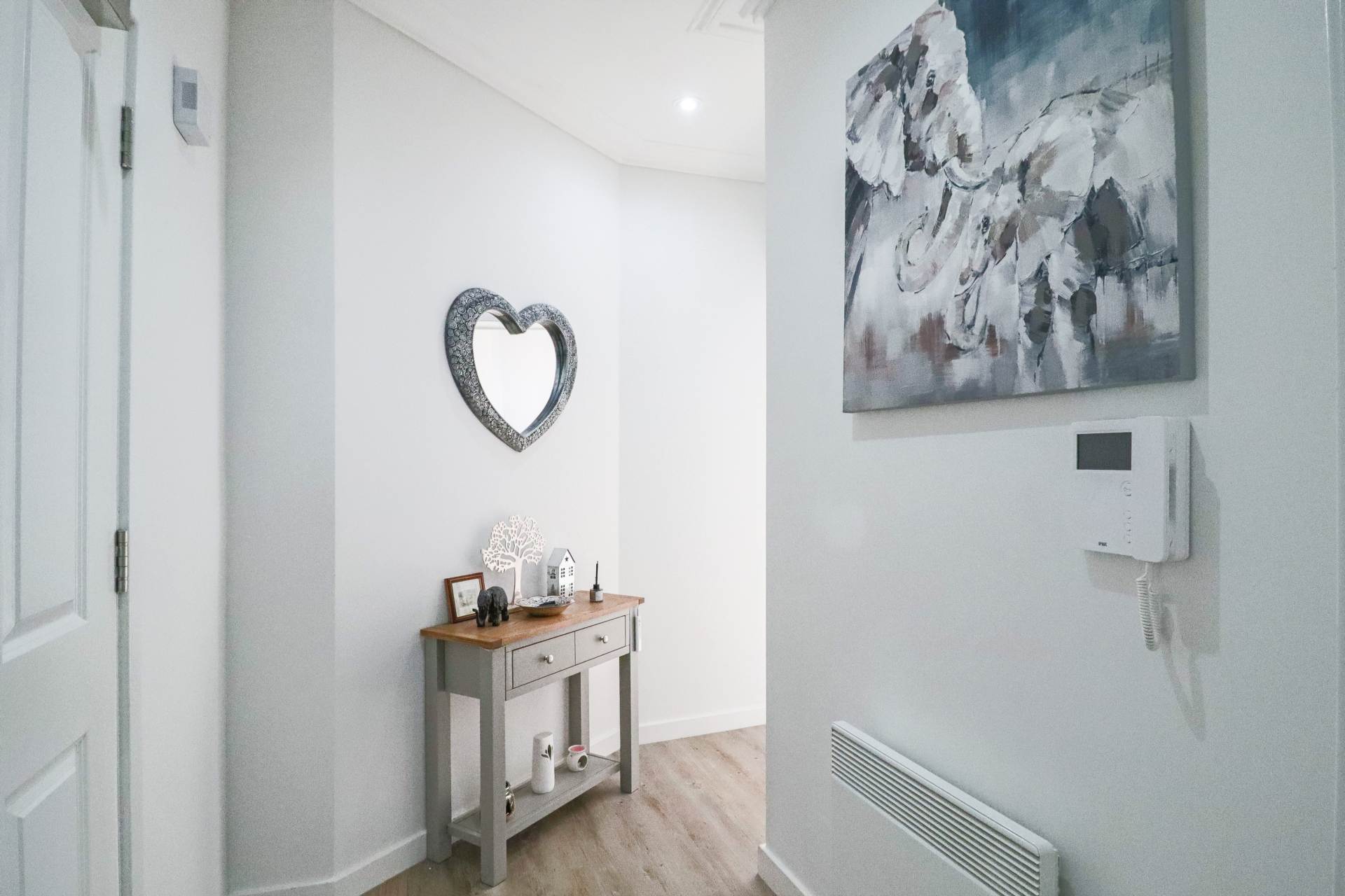 Bristol Road Lower, Modern Hillside Apartment, Image 9