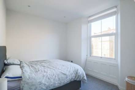 Bristol Road Lower, Modern Hillside Apartment, Image 10